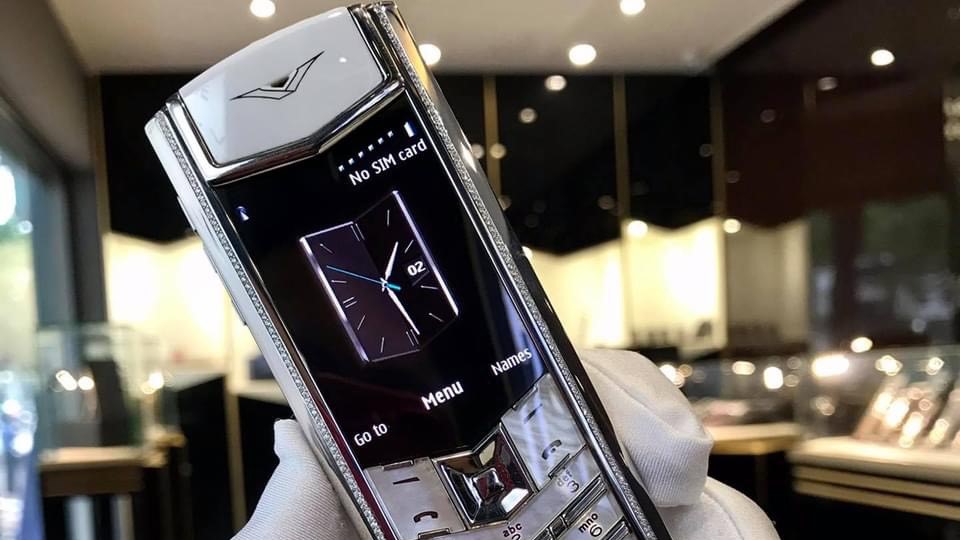  Vertu Signature S White Mother Pearl - Viên ngọc đắt giá trong giới thượng lưu