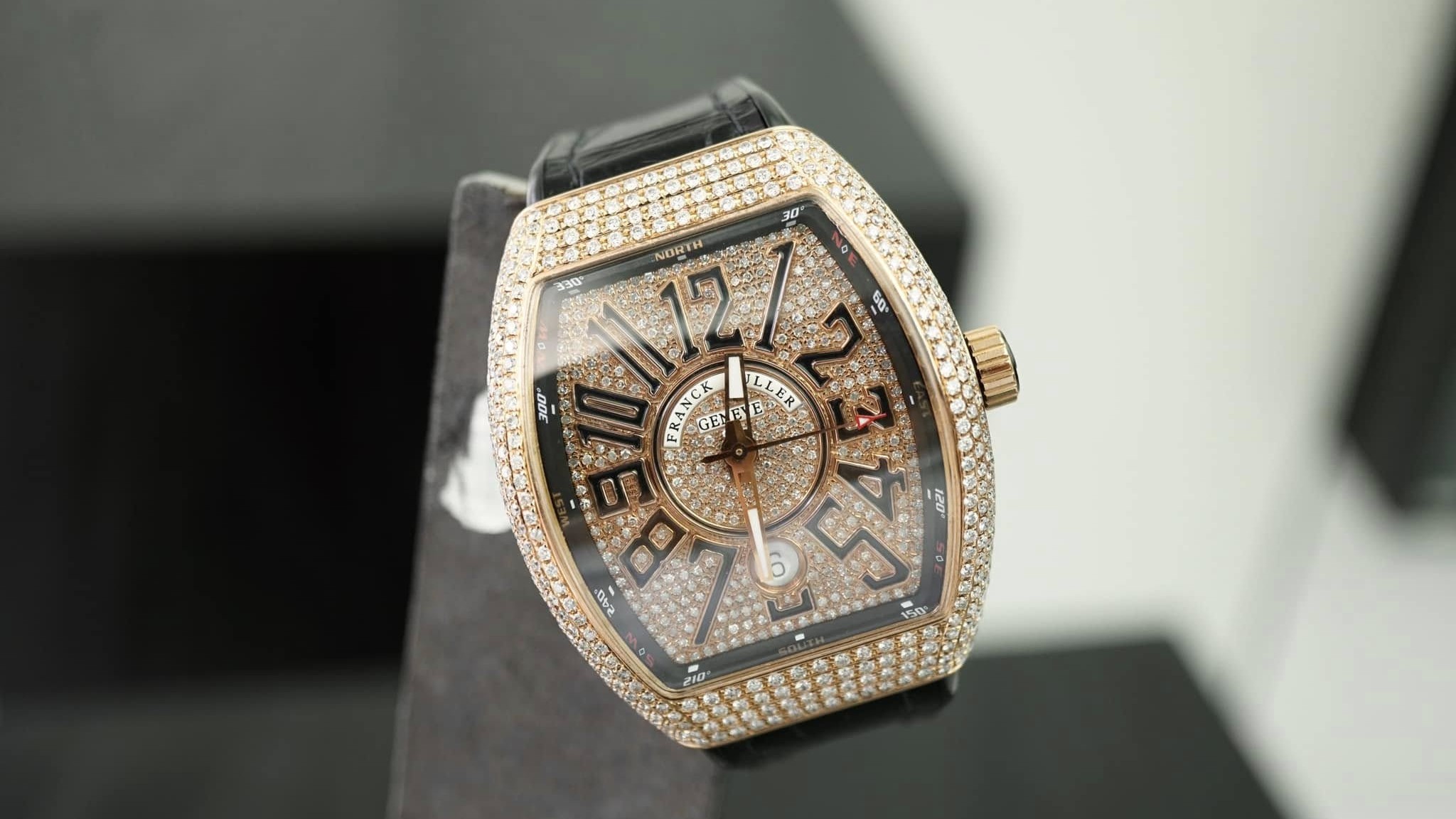  Đồng hồ Franck Muller cũ với nhiều tính năng, ưu điểm nổi bật