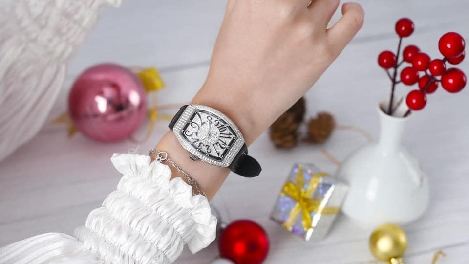  Bảng Giá Đồng Hồ Franck Muller Nữ: Bí Mật Về Nét Đẹp Sang Trọng