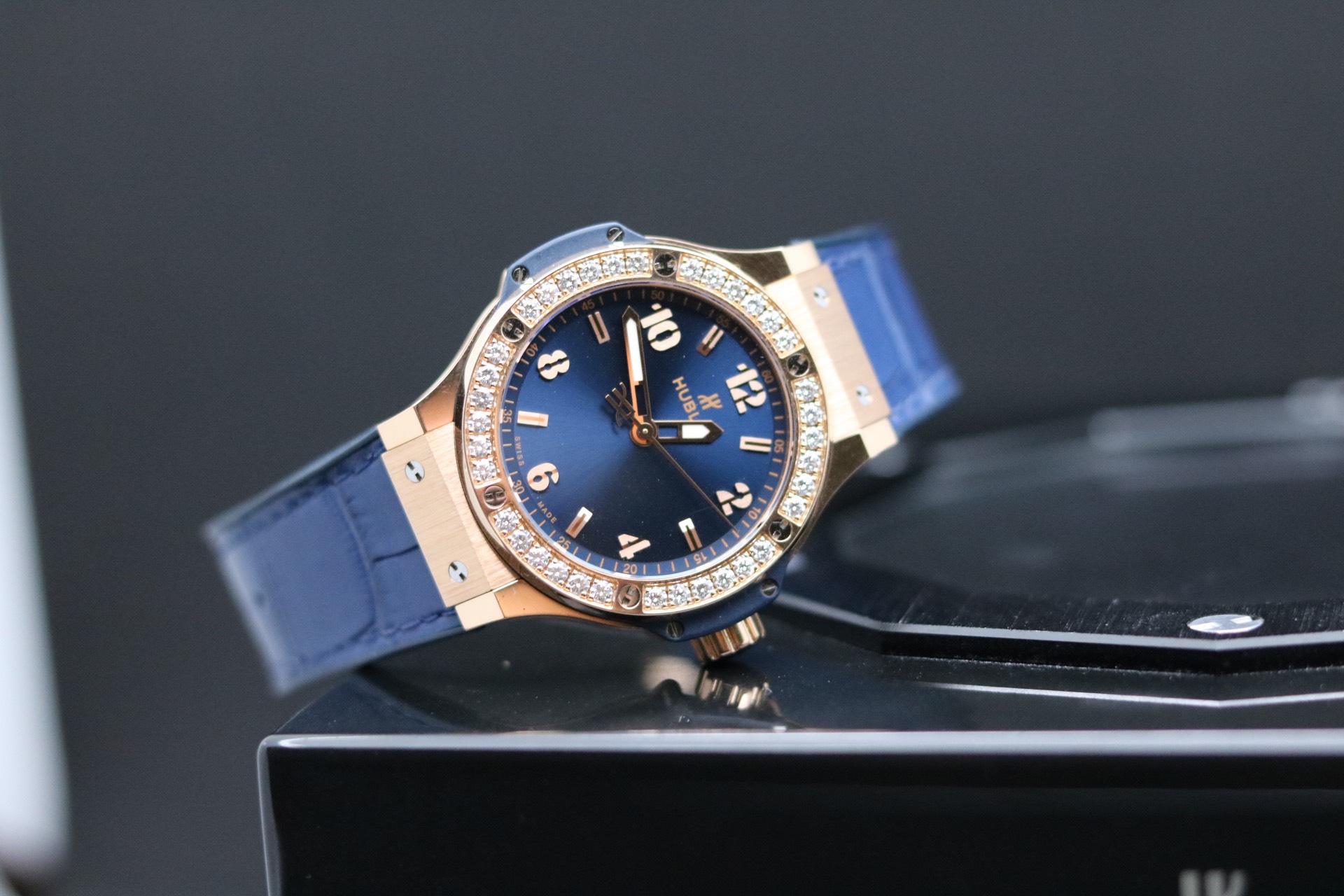 Địa chỉ bán đồng hồ Hublot chính hãng uy tín tại Hà Nội 