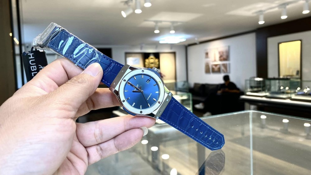  Ưu nhược điểm của Hublot dây da và dây kim loại