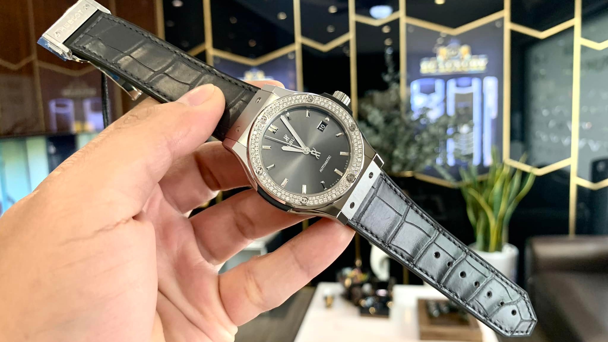  Đồng hồ Hublot màu xám: Sang trọng, đẳng cấp, khẳng định vị thế