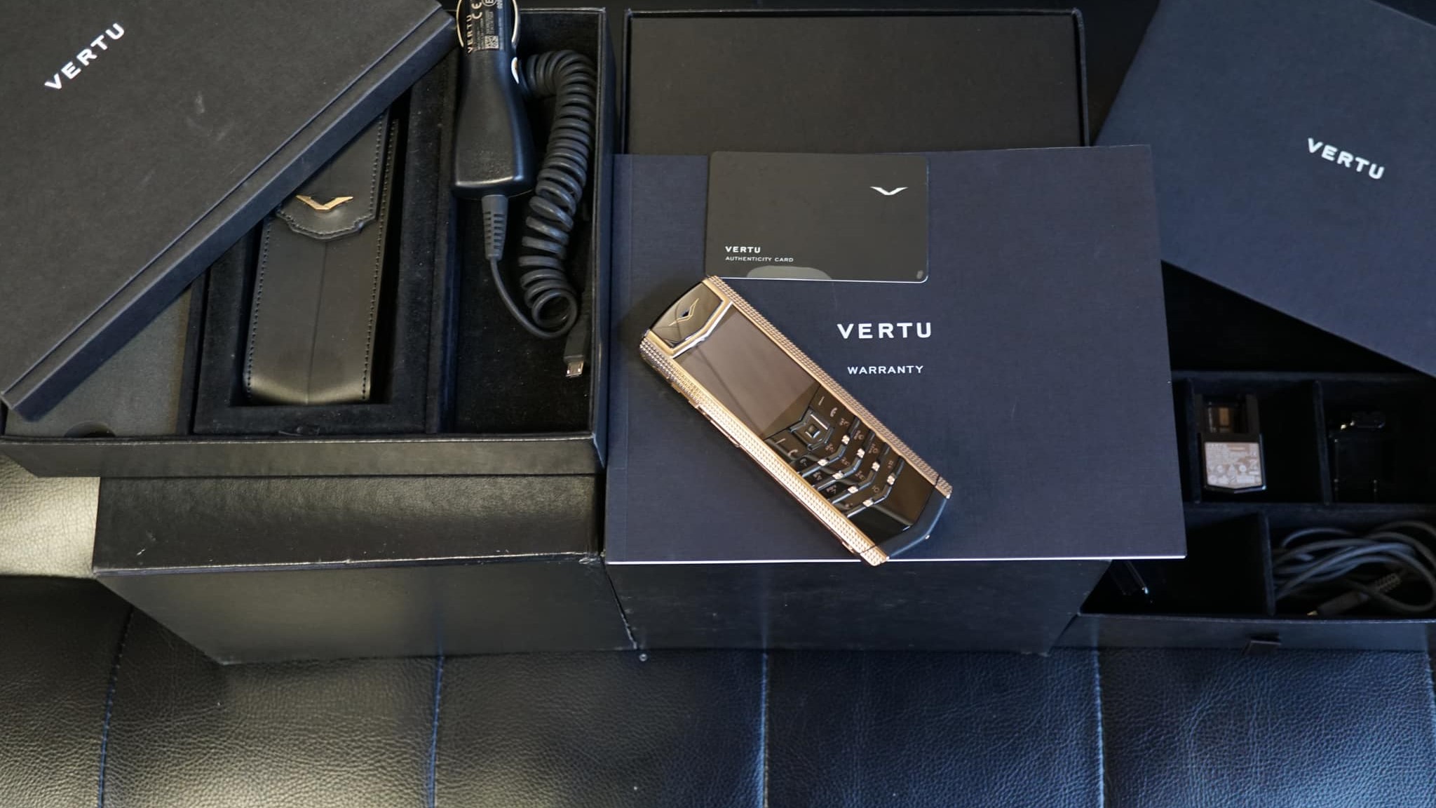  Vertu chính hãng có gì mà được cho là điện thoại đắt nhất thế giới