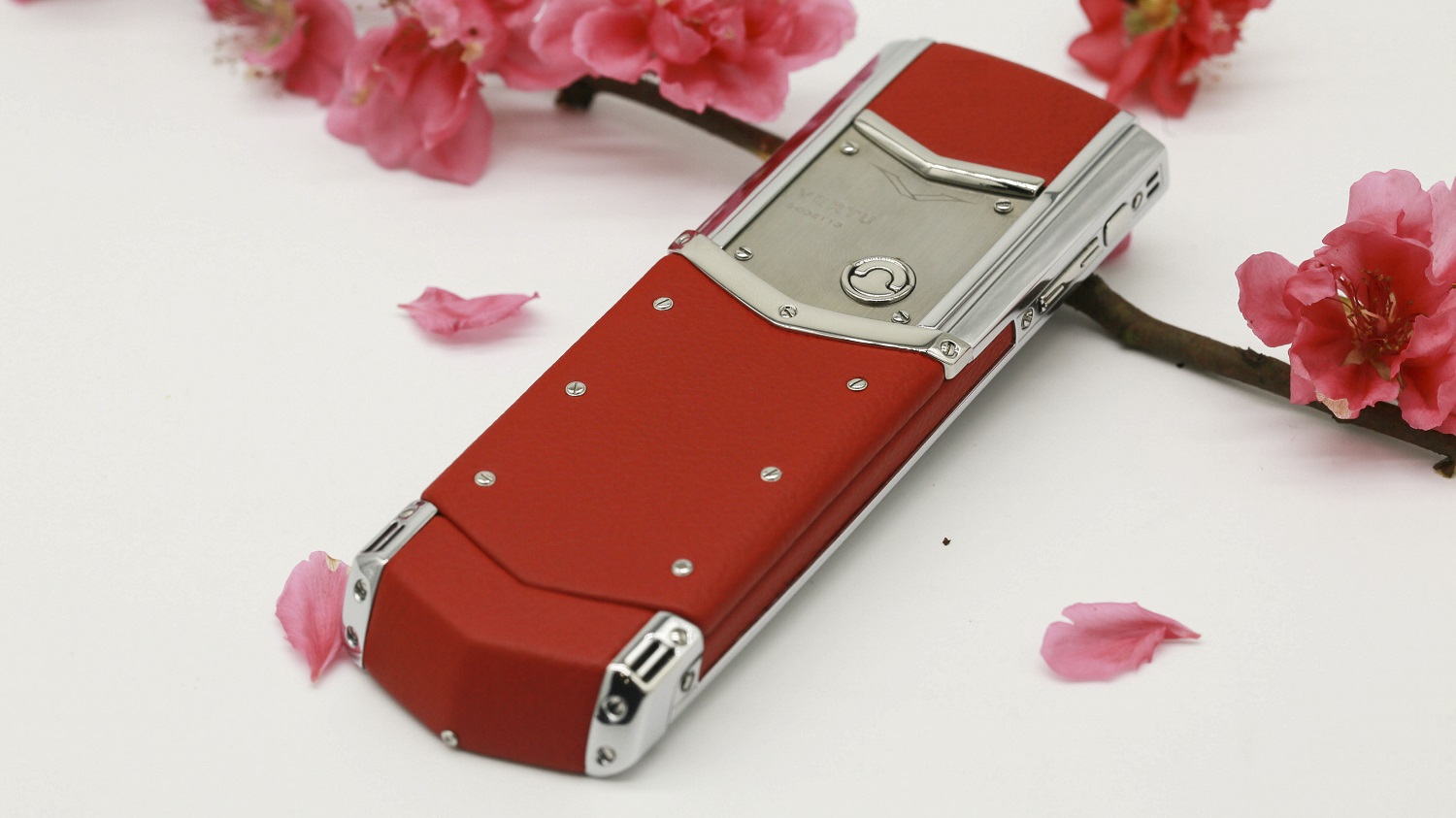  Vertu Signature S Red Calf có xứng đáng với giá hơn 100 triệu ? 
