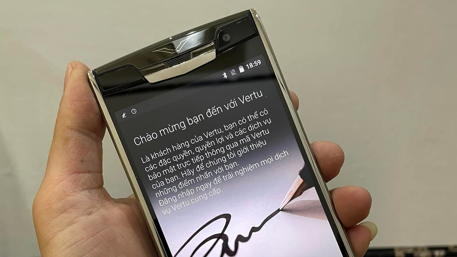  Điện thoại Vertu có gì mà đắt giá nhất thế giới? 