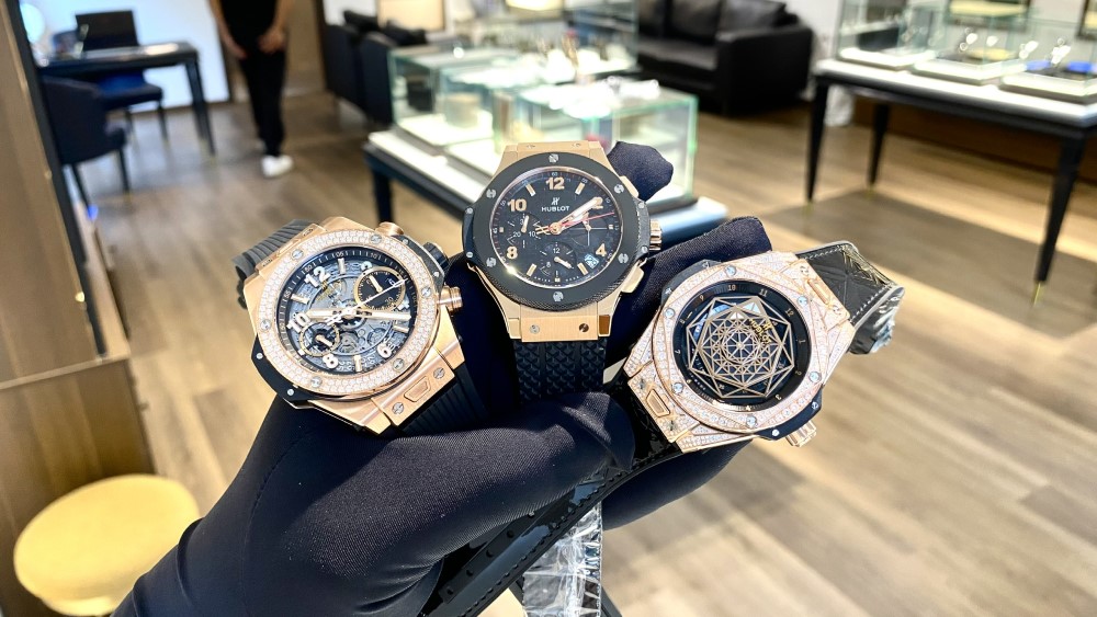  Hướng dẫn cách đeo đồng hồ Hublot nam đúng, chuẩn đẹp