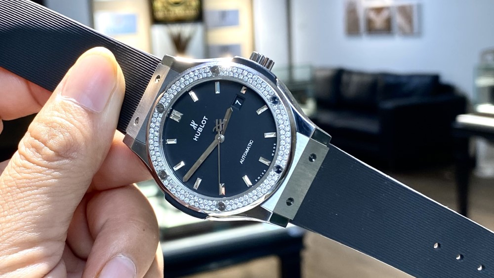  Có nên sử dụng đồng hồ Hublot lướt? Ưu điểm, nhược điểm