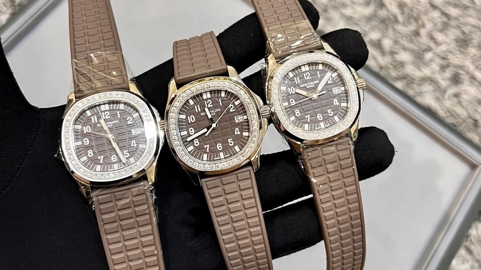  Khám phá các phiên bản của đồng hồ Patek Philippe 5067A