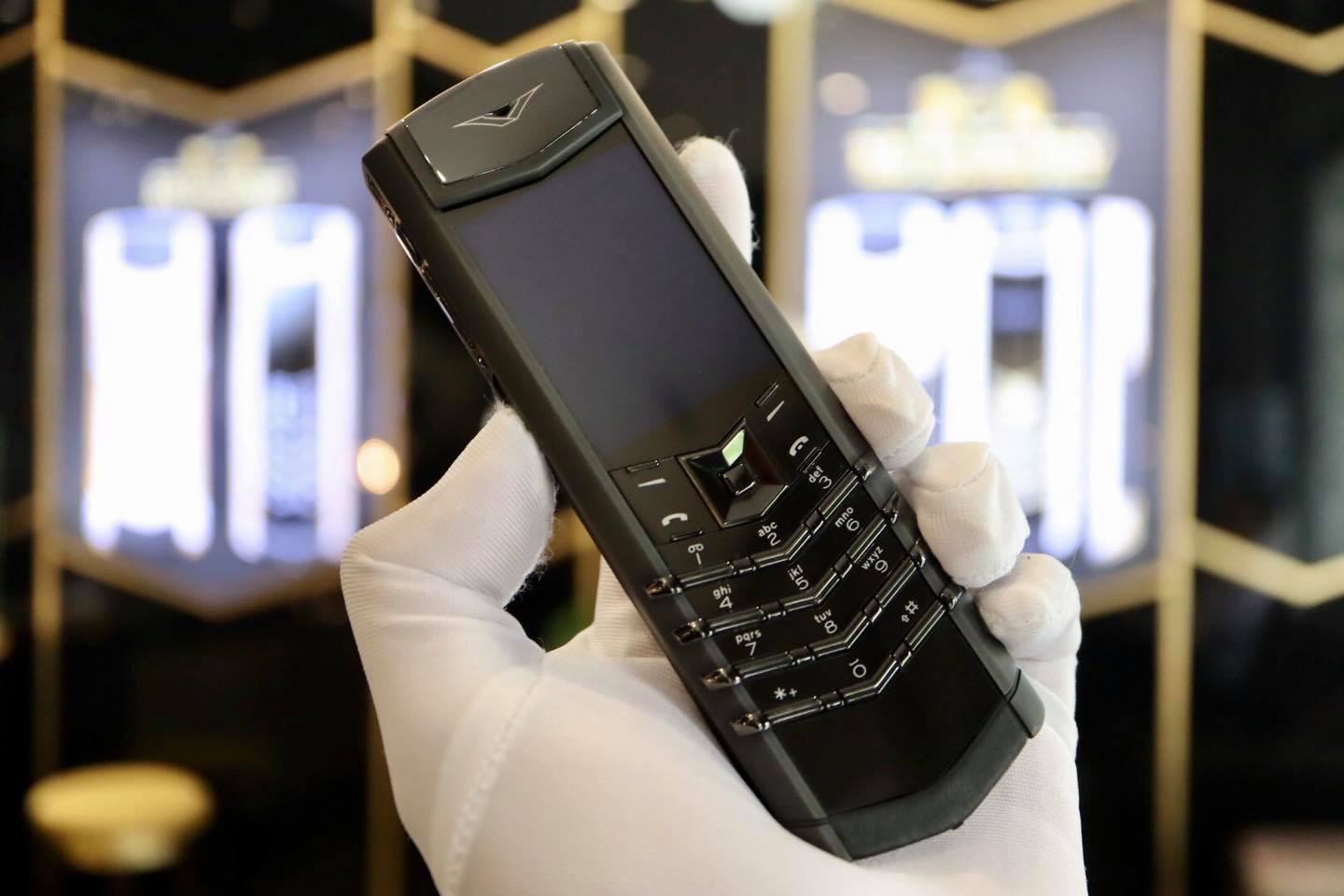  Vertu Signature S Pure Black  màu đen sang trọng và huyền bí