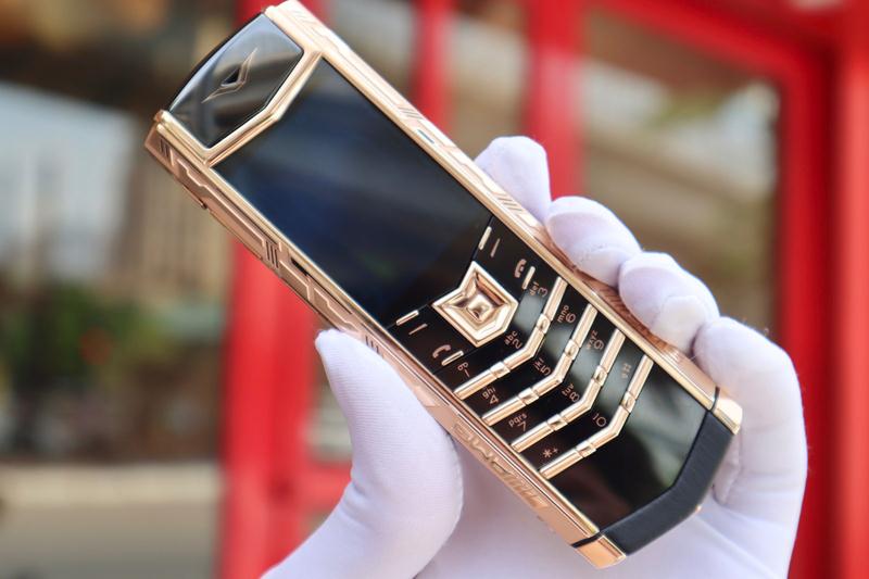  Sự kết hợp hoàn hảo của dòng điện thoại Vertu Signature Mercedes Limited Edition Bespoke