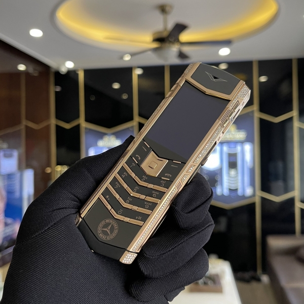 Vertu Signature Mercedes Limited Edition Bespoke