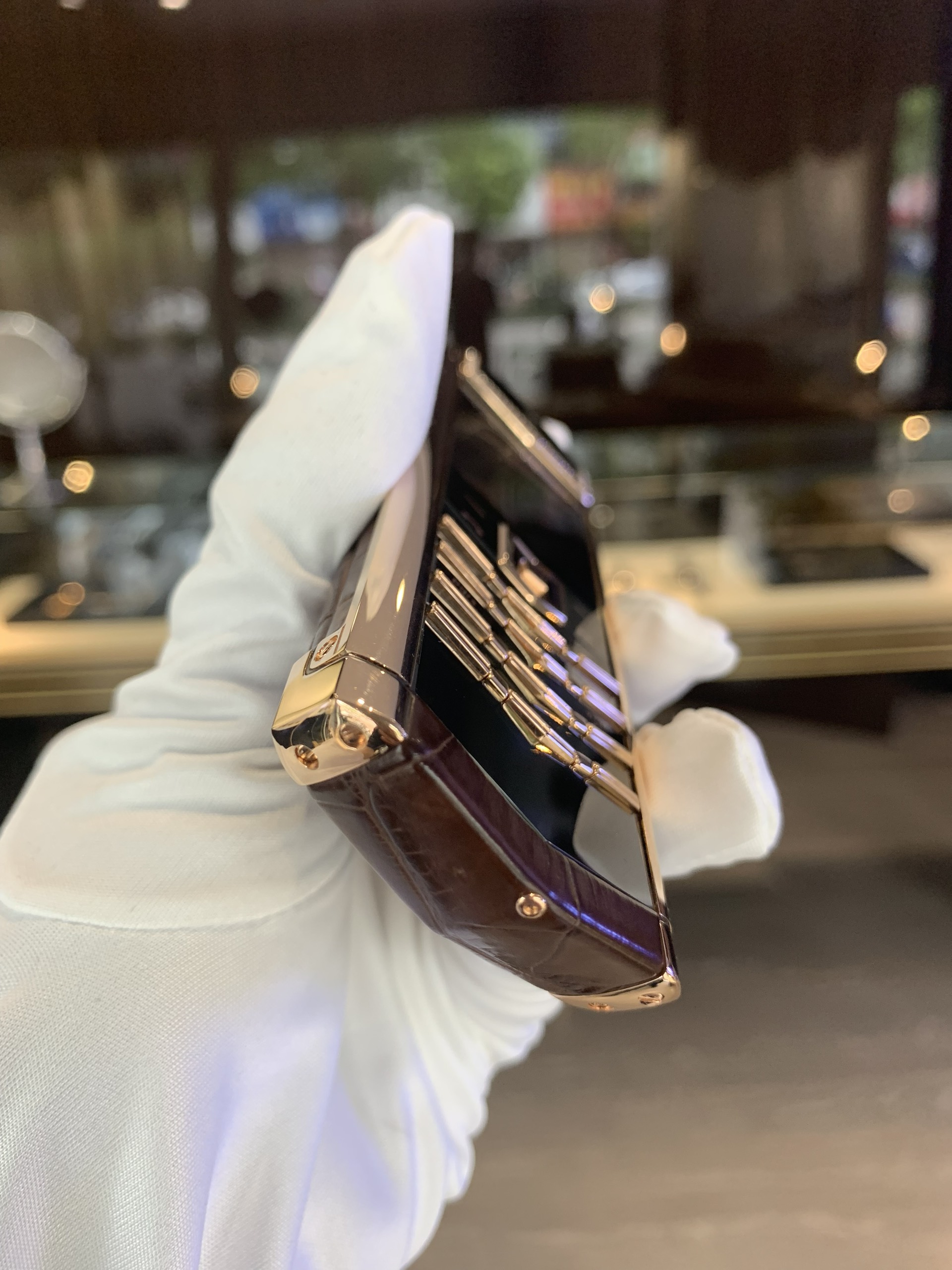 Vertu Signature S  Bespoke  Alligator