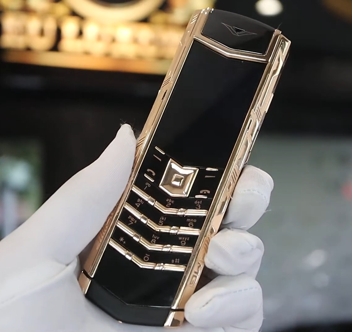 Vertu Signature Mercedes Limited Edition Bespoke