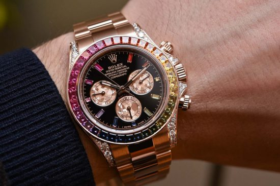 Đồng hồ 6 kim với thiết kế xứng tầm được làm từ thép 904L không gỉ và vàng 18K